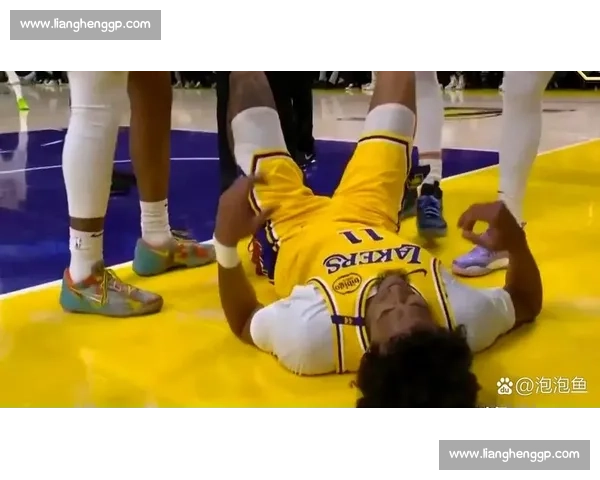伤病阴影下的坚守!NBA球员榜单里的逆行者 伤病阴影下的坚守!NBA球员榜单里的逆行者
