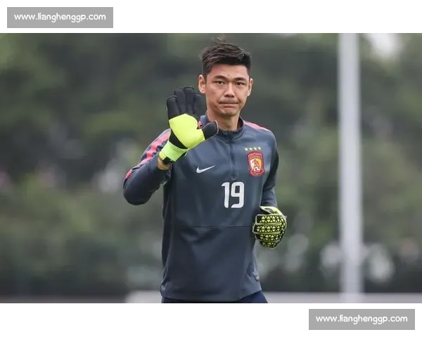 心疼！XXX球员用“超人般的跑动”扛起球队前进